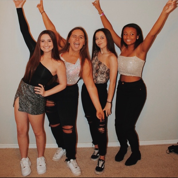 Meet your Posher, Olivia - Picture 2 of 3